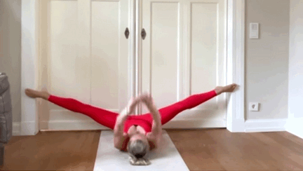 8个最快最有效瘦肚子瘦腰的瑜伽动作，在家靠墙就能练！